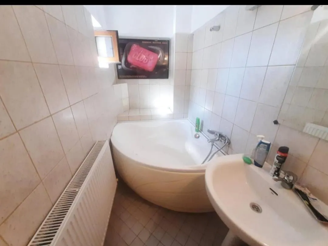 Camera Comuna Penthouse Ultracentral Bucharest Hostel